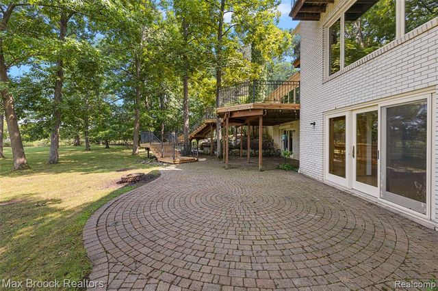 1574 Indianwood Court, Bloomfield Hills, MI 48302