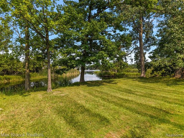 1574 Indianwood Court, Bloomfield Hills, MI 48302