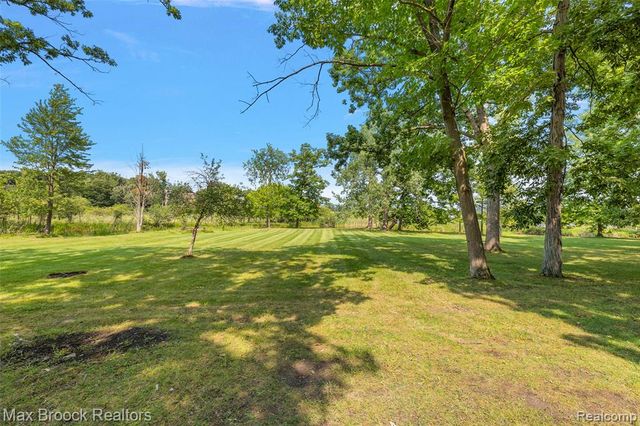 1574 Indianwood Court, Bloomfield Hills, MI 48302