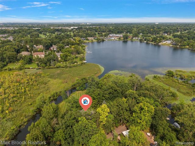 1574 Indianwood Court, Bloomfield Hills, MI 48302