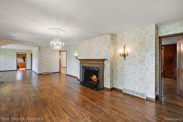 1574 Indianwood Court, Bloomfield Hills, MI 48302