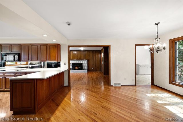 1574 Indianwood Court, Bloomfield Hills, MI 48302