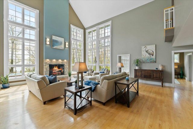 4320 High Point Beach LANE, Port Washington, WI 53074