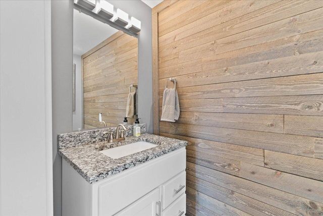 4320 High Point Beach LANE, Port Washington, WI 53074