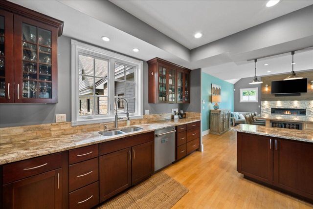 4320 High Point Beach LANE, Port Washington, WI 53074