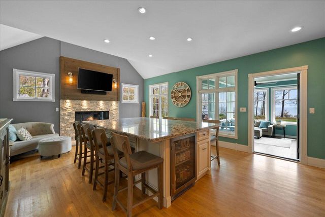 4320 High Point Beach LANE, Port Washington, WI 53074