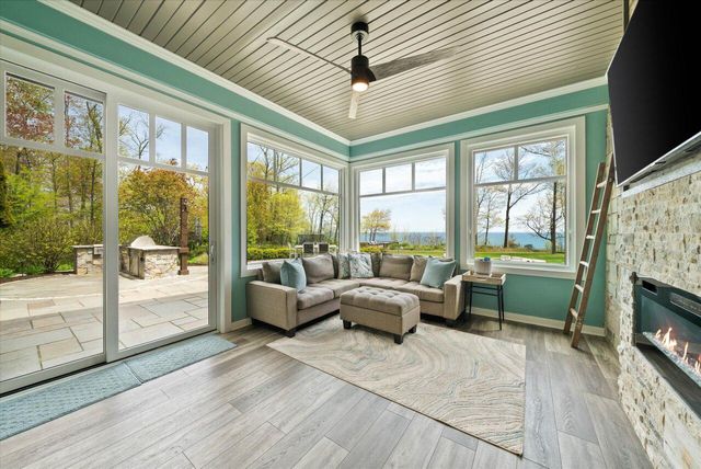 4320 High Point Beach LANE, Port Washington, WI 53074