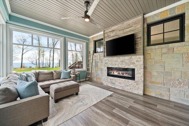 4320 High Point Beach LANE, Port Washington, WI 53074