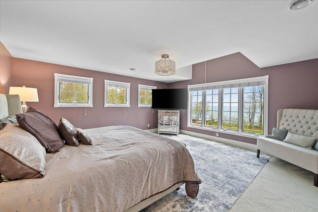 4320 High Point Beach LANE, Port Washington, WI 53074