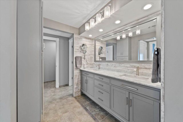 4320 High Point Beach LANE, Port Washington, WI 53074