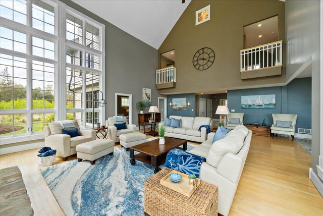 4320 High Point Beach LANE, Port Washington, WI 53074