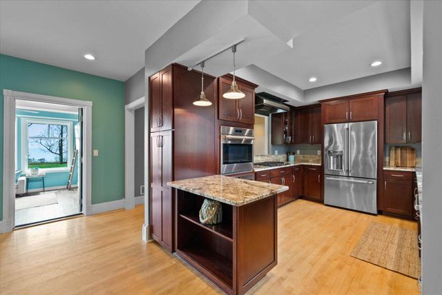 4320 High Point Beach LANE, Port Washington, WI 53074