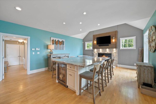 4320 High Point Beach LANE, Port Washington, WI 53074