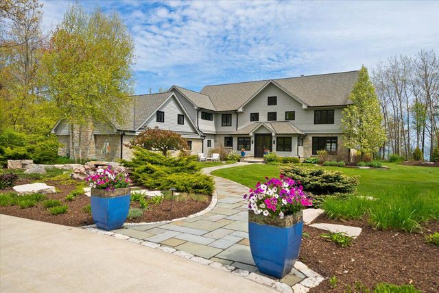4320 High Point Beach LANE, Port Washington, WI 53074