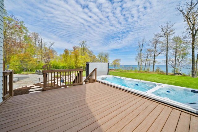 4320 High Point Beach LANE, Port Washington, WI 53074