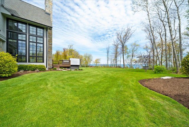 4320 High Point Beach LANE, Port Washington, WI 53074