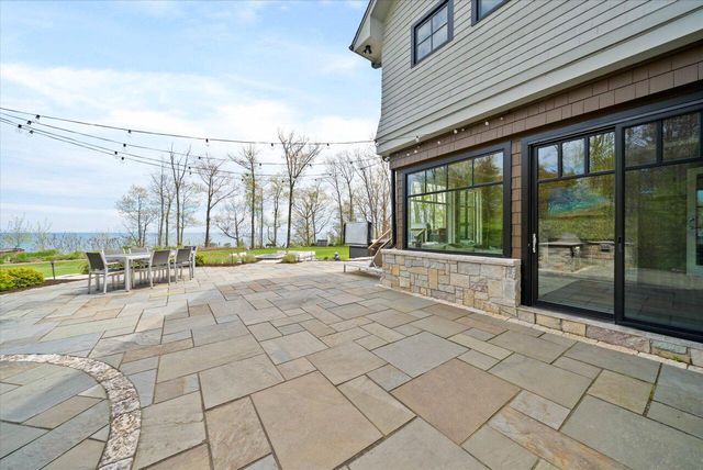 4320 High Point Beach LANE, Port Washington, WI 53074