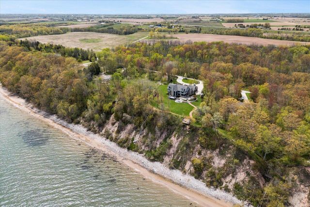 4320 High Point Beach LANE, Port Washington, WI 53074