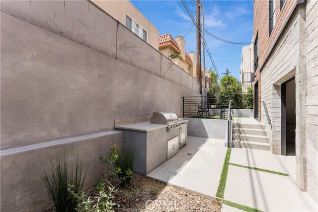 1035 N Vista Street, West Hollywood, CA 90046