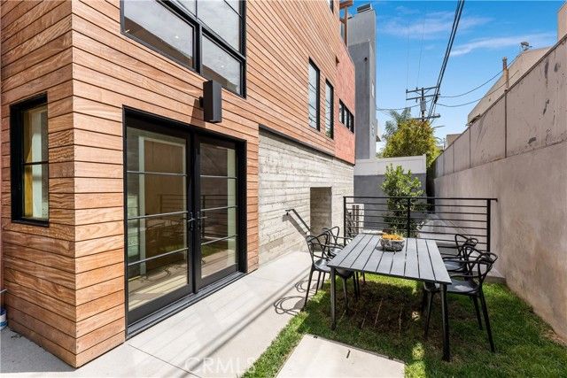 1035 N Vista Street, West Hollywood, CA 90046