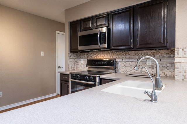 561 Dove Creek Circle, Grapevine, TX 76051