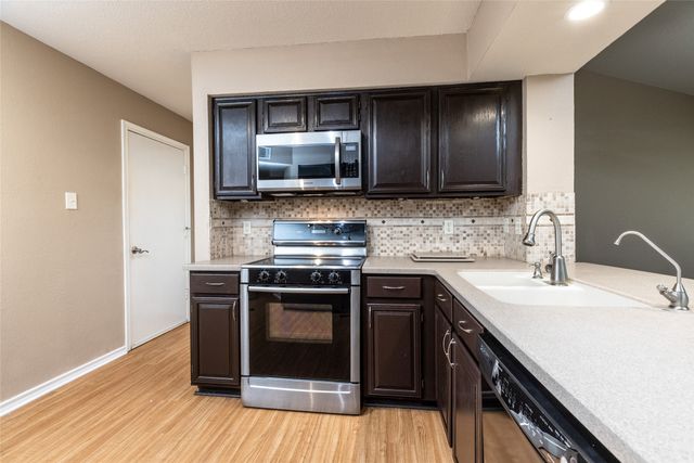 561 Dove Creek Circle, Grapevine, TX 76051