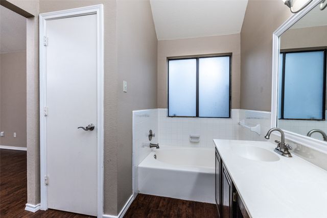 561 Dove Creek Circle, Grapevine, TX 76051