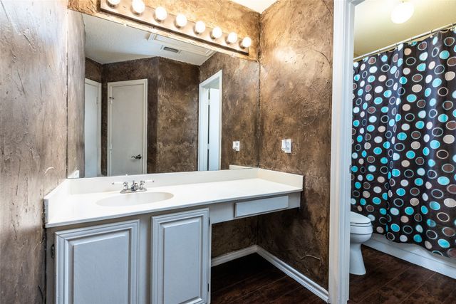 561 Dove Creek Circle, Grapevine, TX 76051