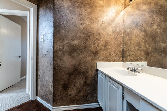 561 Dove Creek Circle, Grapevine, TX 76051