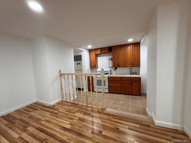 1245 Rhinelander Avenue, Bronx, NY 10461