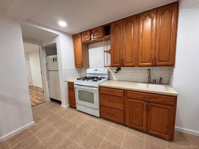 1245 Rhinelander Avenue, Bronx, NY 10461