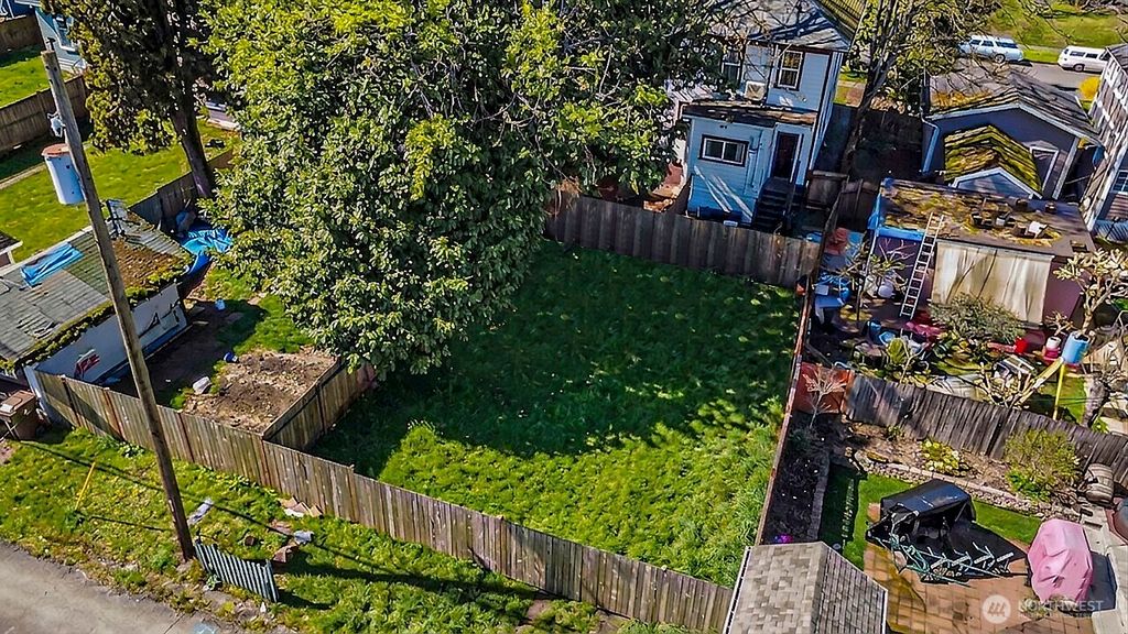 909 S Ainsworth Avenue, Tacoma, WA 98405