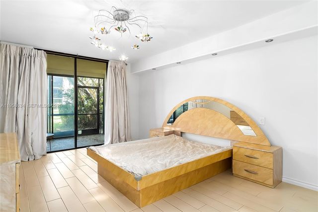 671 NE 195th St 111E, Miami, FL 33179