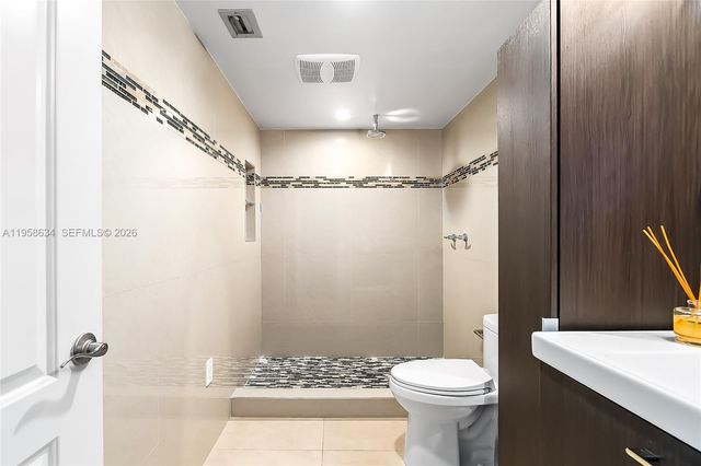 671 NE 195th St 111E, Miami, FL 33179