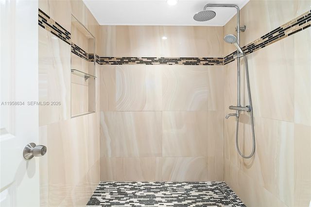 671 NE 195th St 111E, Miami, FL 33179