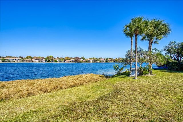 671 NE 195th St 111E, Miami, FL 33179