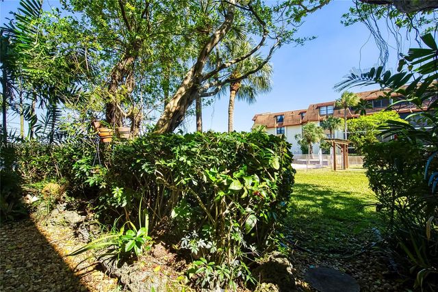 671 NE 195th St 111E, Miami, FL 33179