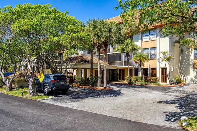 671 NE 195th St 111E, Miami, FL 33179