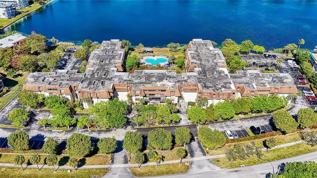 671 NE 195th St 111E, Miami, FL 33179