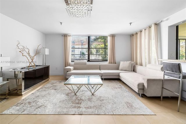 671 NE 195th St 111E, Miami, FL 33179