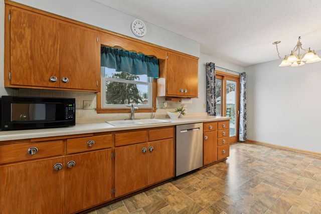 1321 Prairie Street, Chaska, MN 55318