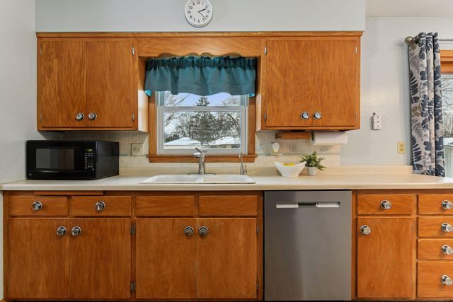 1321 Prairie Street, Chaska, MN 55318