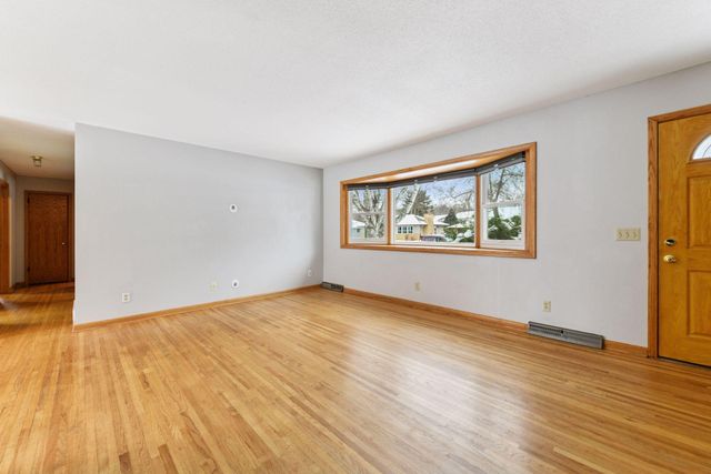 1321 Prairie Street, Chaska, MN 55318