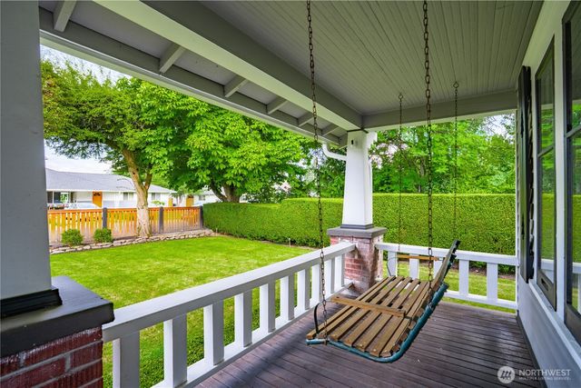 527 17th Street SE, Puyallup, WA 98372