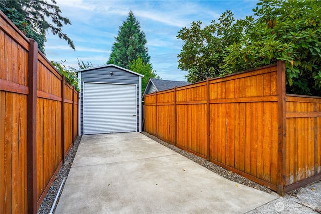 527 17th Street SE, Puyallup, WA 98372