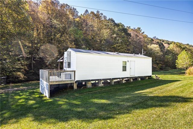 476 Hewitt Run Road, Wind Ridge, PA 15380