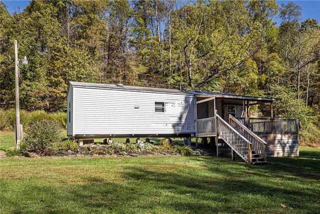 476 Hewitt Run Road, Wind Ridge, PA 15380