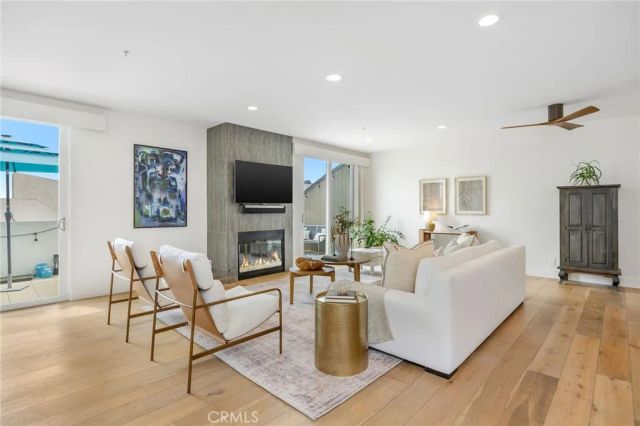 647 2nd Street, Hermosa Beach, CA 90254