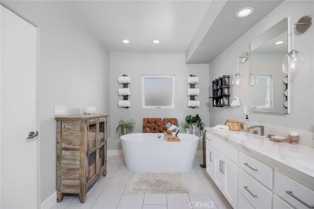 647 2nd Street, Hermosa Beach, CA 90254