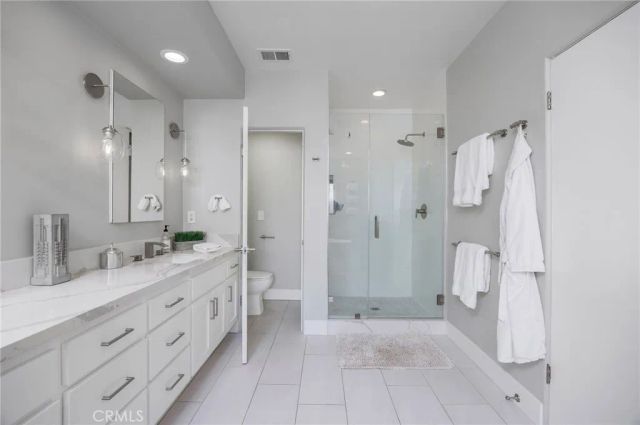 647 2nd Street, Hermosa Beach, CA 90254